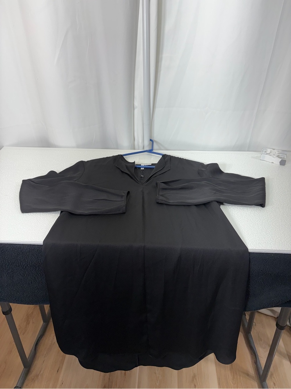 BCBGeneration Black V-Neck Long Sleeve Tunic Blouse 4333 - Picture 3 of 9